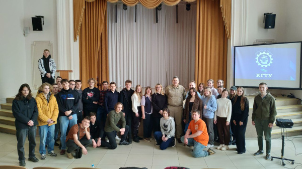 Главный инспектор строительного контроля по Калининградской области Василий Неделько встретился со студентами КГТУ