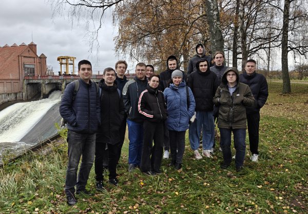 Практическое погружение в профессию : Центр карьеры организовал мероприятие на Правдинской ГЭС.